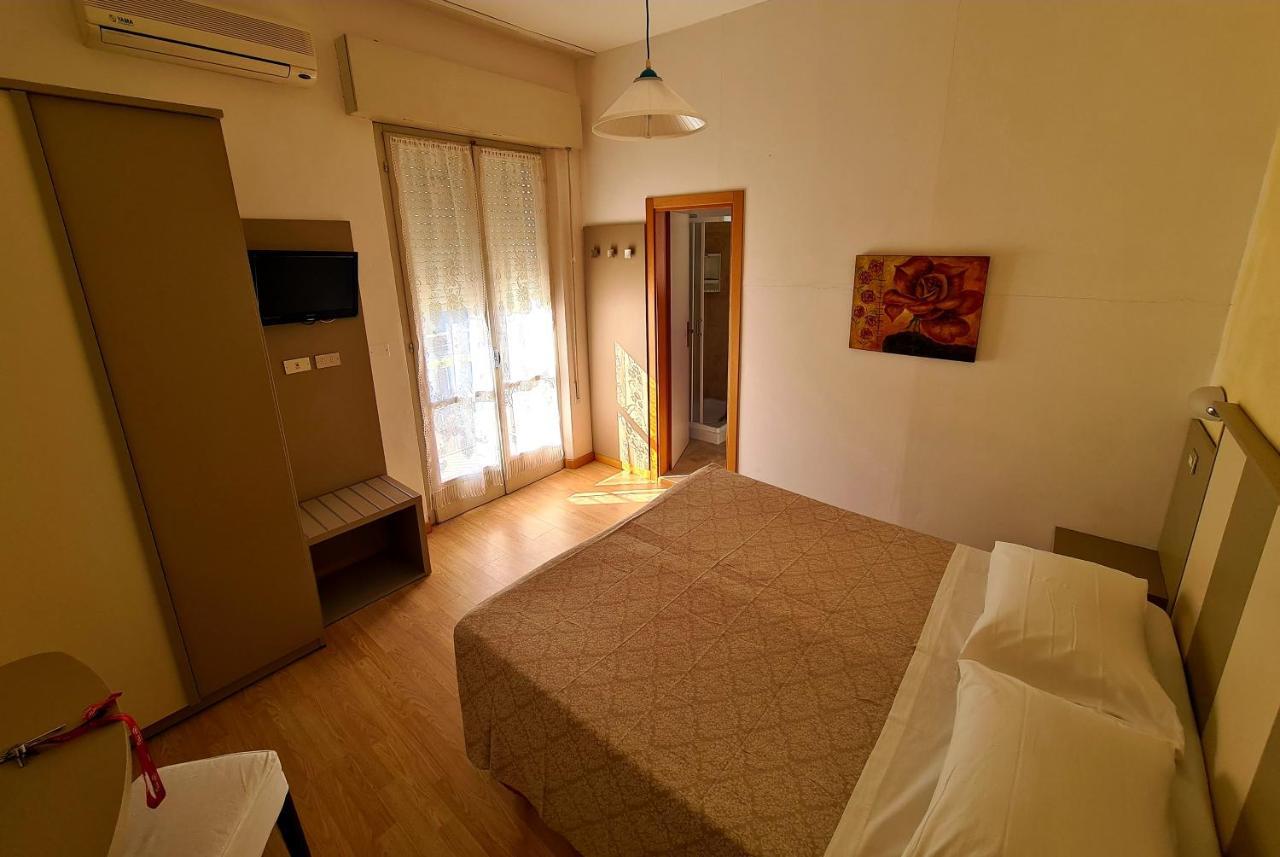 Hotel Camelia Rimini Kültér fotó