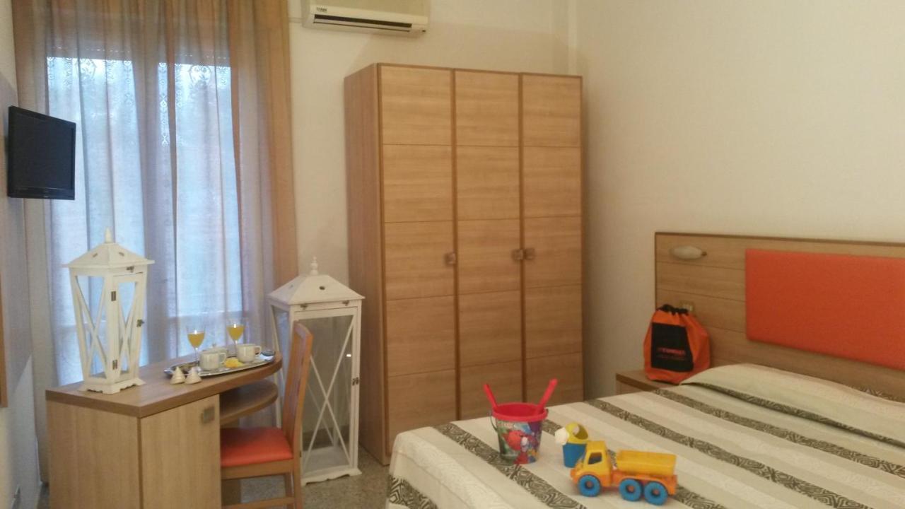 Hotel Camelia Rimini Kültér fotó